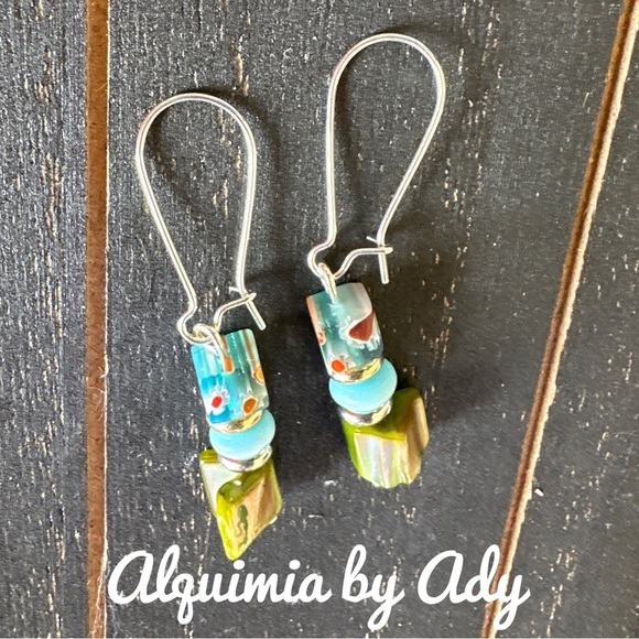 Apple green biwa pearl Alquimia Blue cats eye and Gold Earrings - Picture 1 of 1